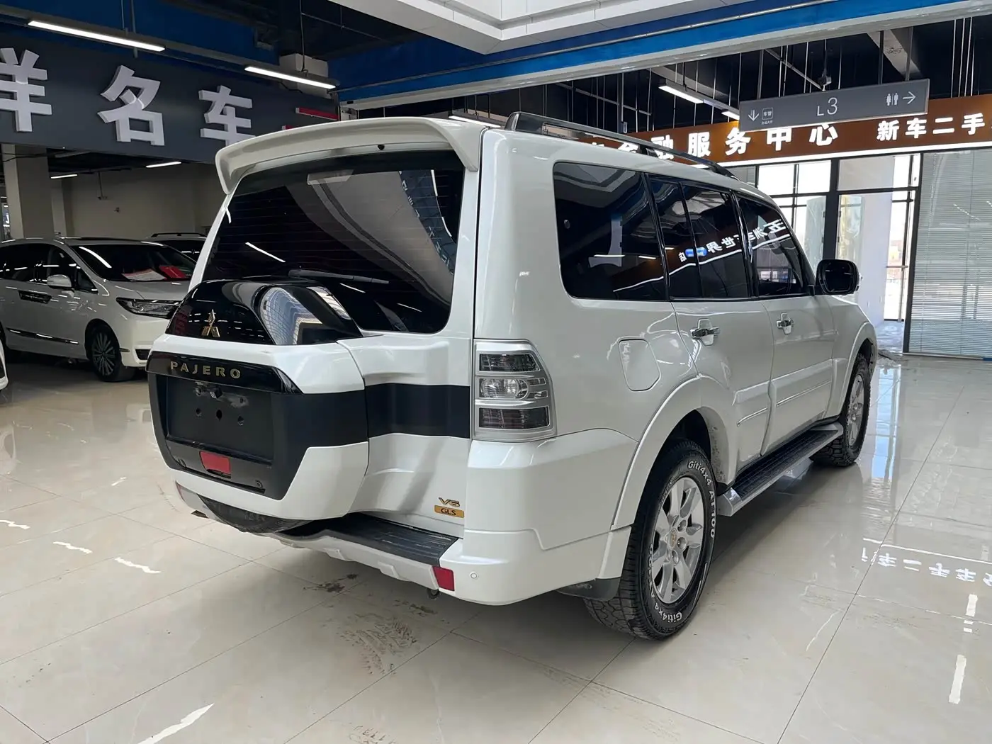 Mitsubishi Pajero 2018 — Photo 7/20