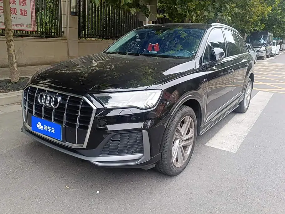 Audi Q7 2021 — ფოტო 1/16