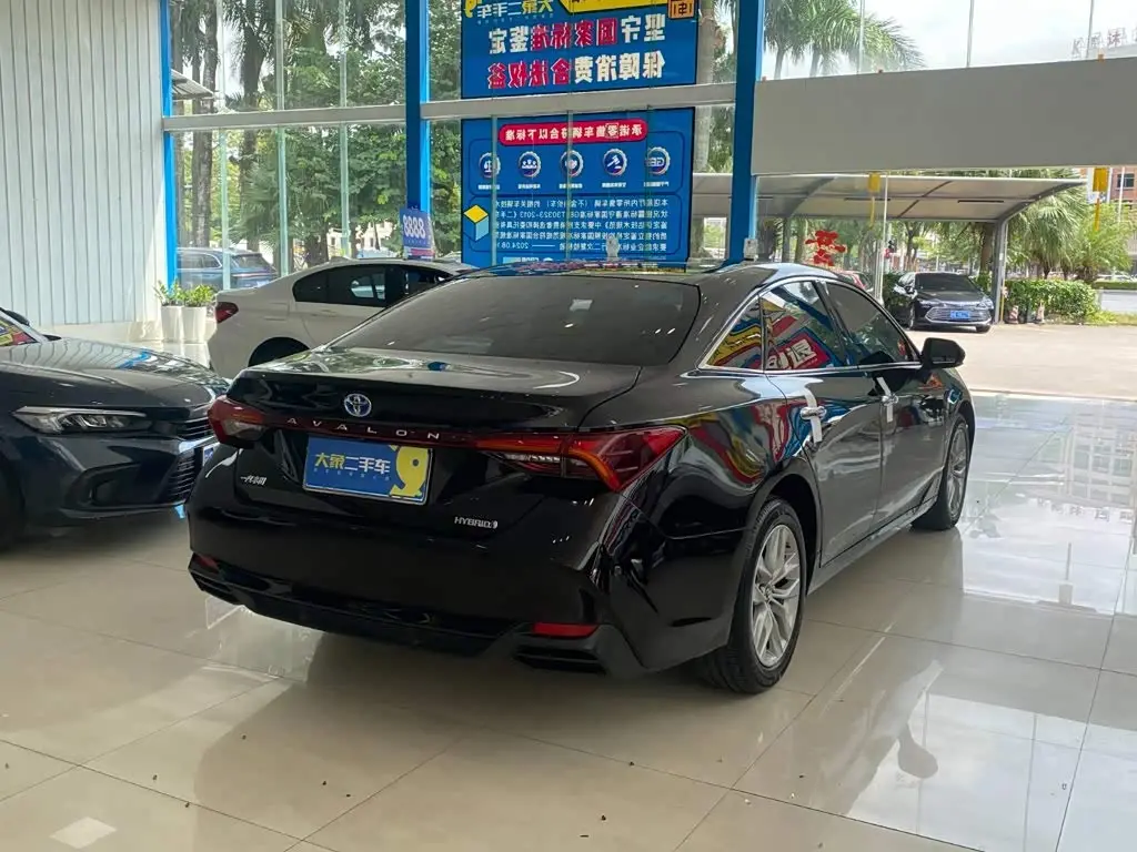Toyota Avalon 2021 — ფოტო 13/16