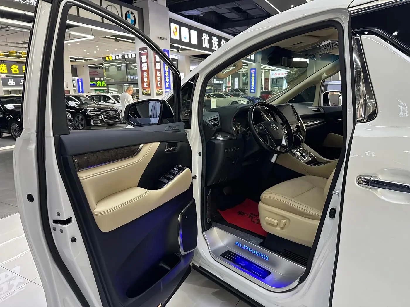 Toyota Alphard 2022 — Photo 9/20