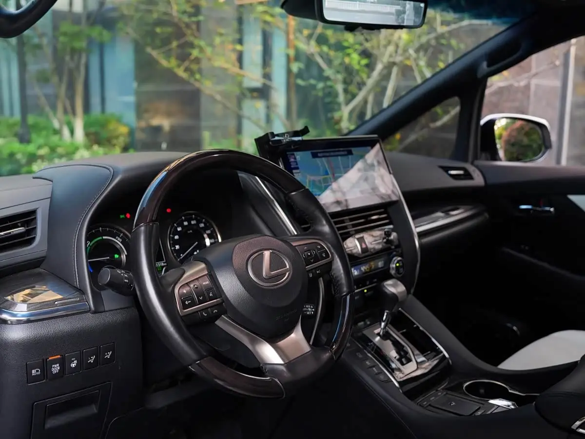 Lexus LM 2023 — Photo 10/20