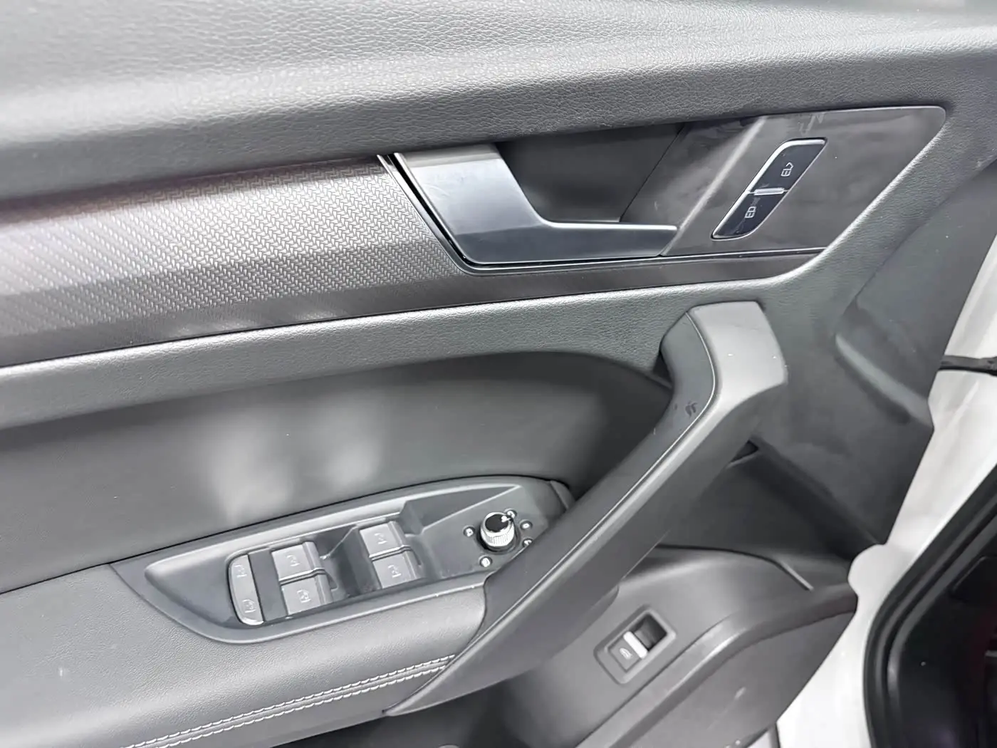 Audi Q5L 2024 — Photo 9/20