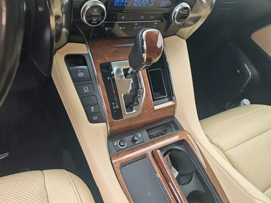 Toyota Alphard 2017 — Photo 14/20