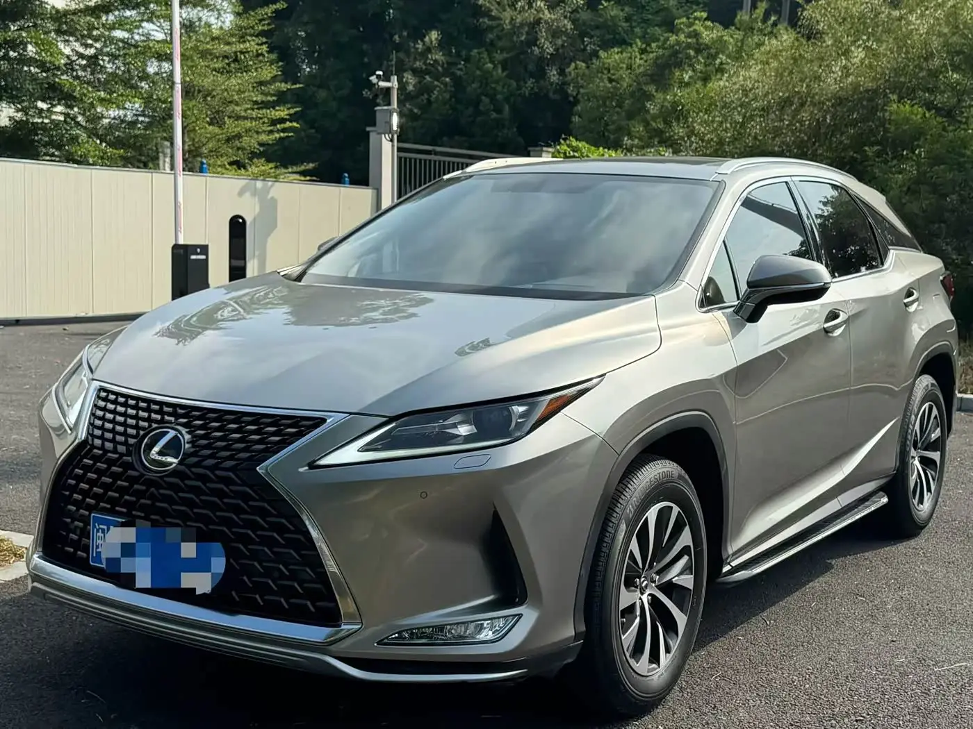 Lexus RX 2022 — Photo 1/9