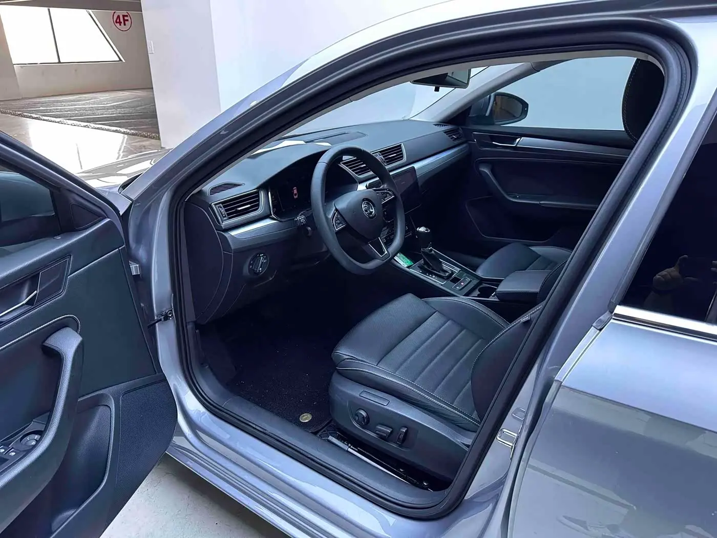 Škoda Superb 2022 — Photo 6/20