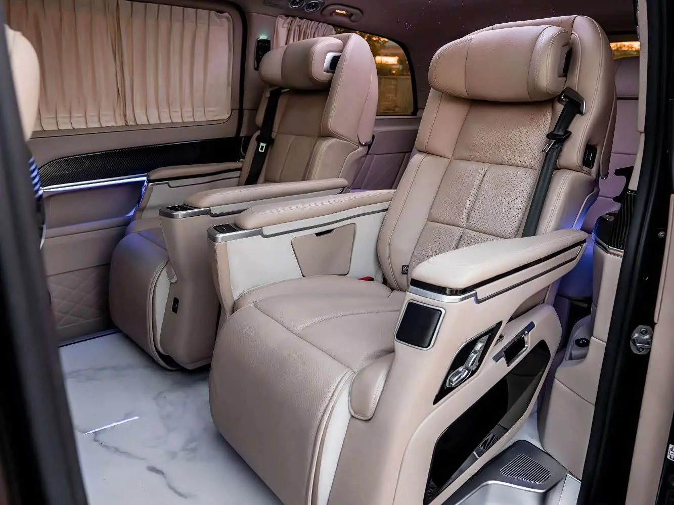 Mercedes-Benz V-Class 2019 — Фото 18/20