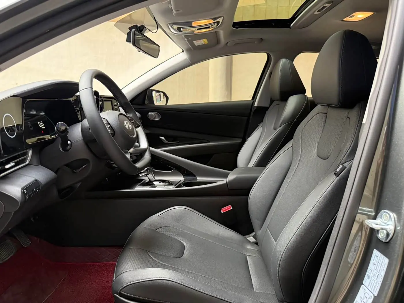 Hyundai Elantra 2024 — Photo 9/20