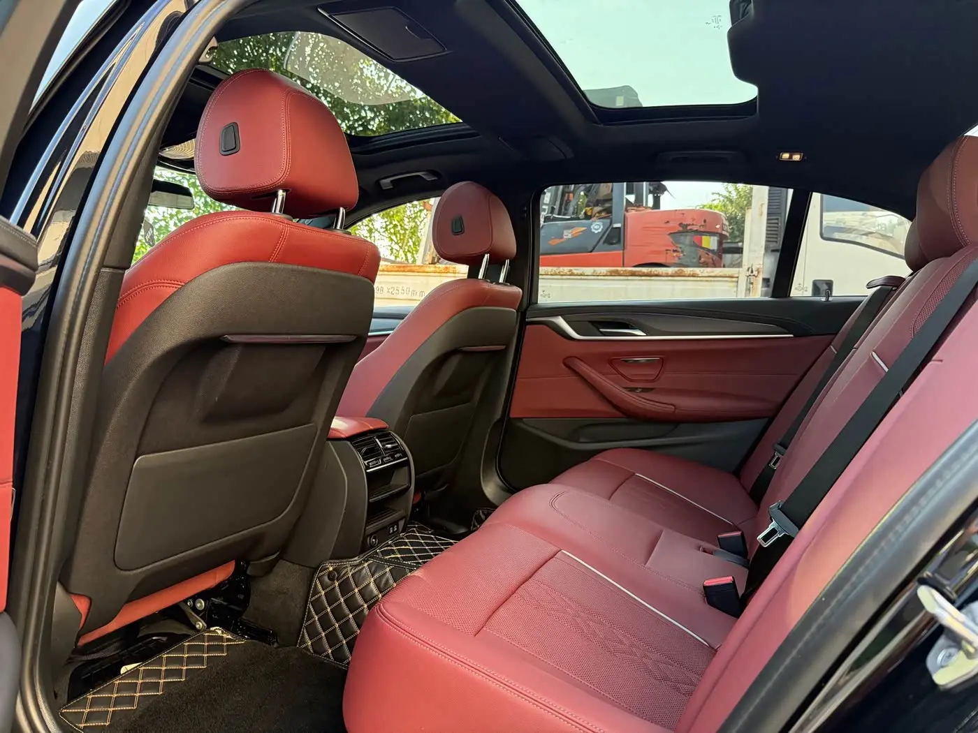 BMW 5 Series 2022 — Photo 10/14
