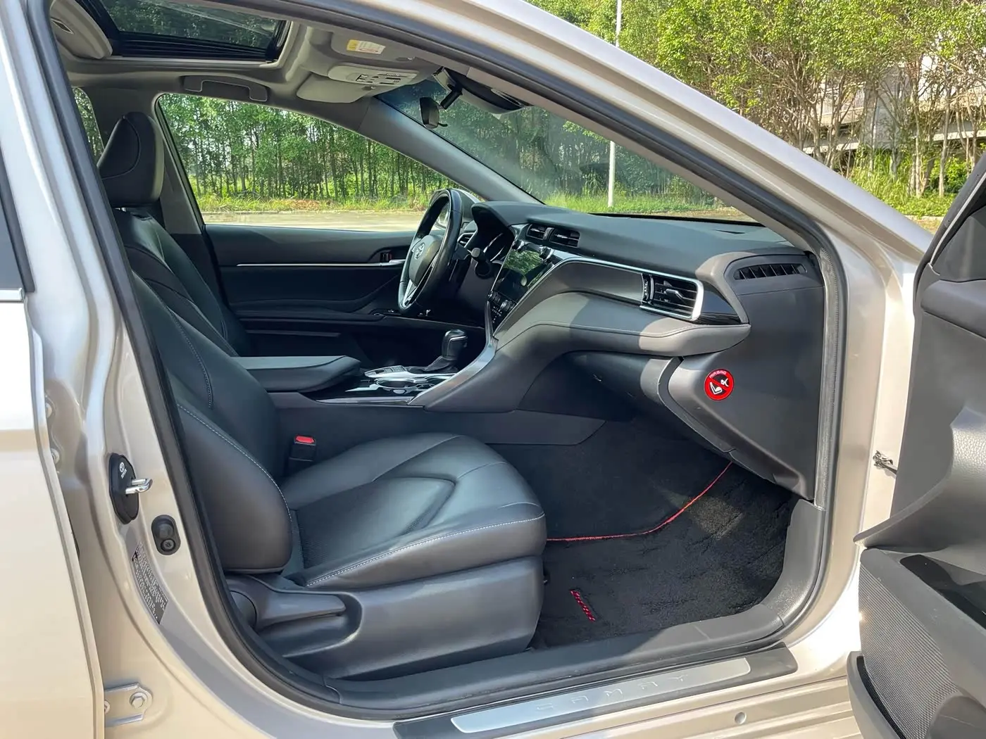 Toyota Camry 2019 — Фото 8/15