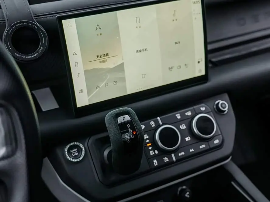 Land Rover Defender 2023 — Фото 19/20
