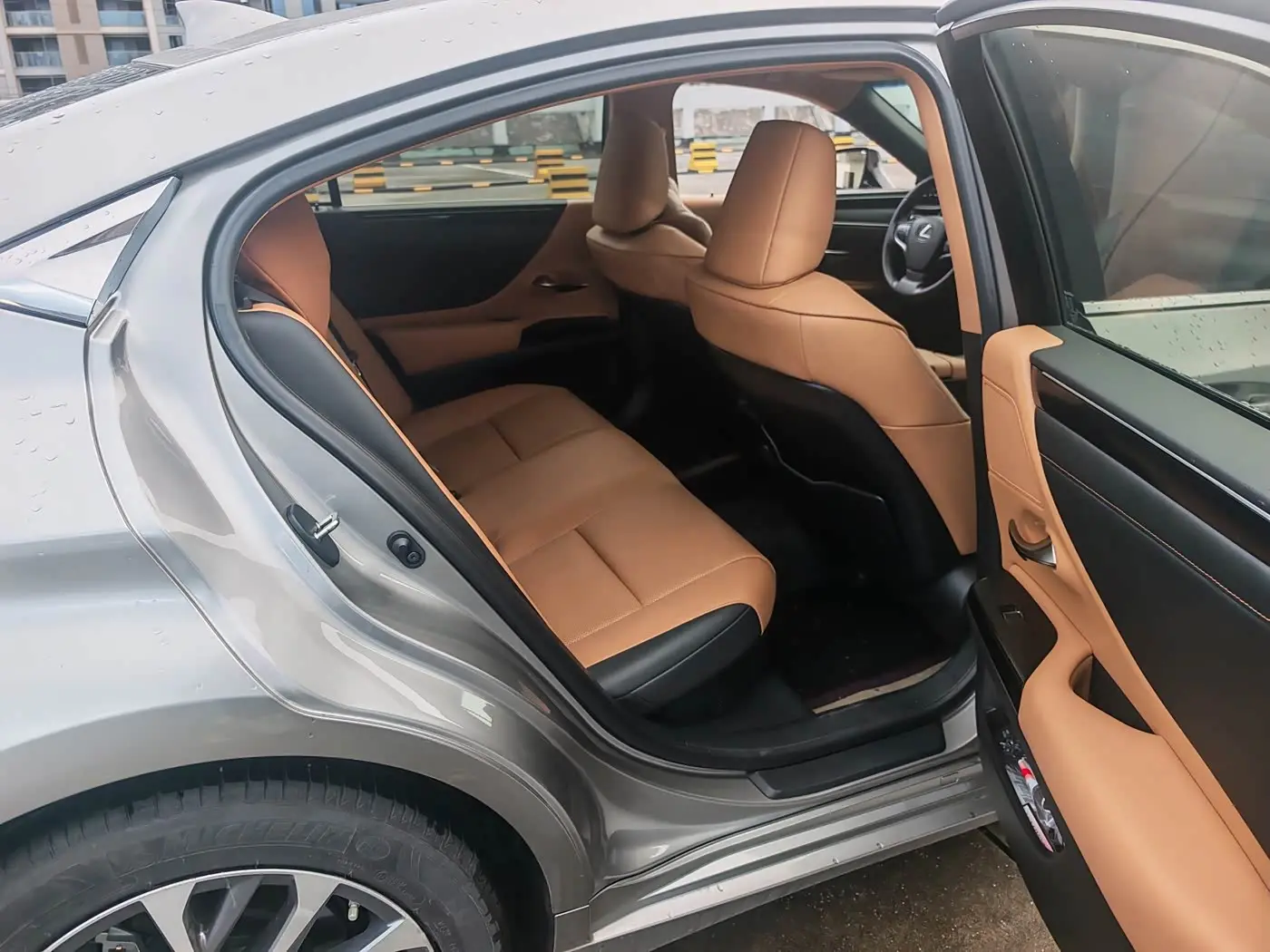 Lexus ES 2024 — Photo 7/10