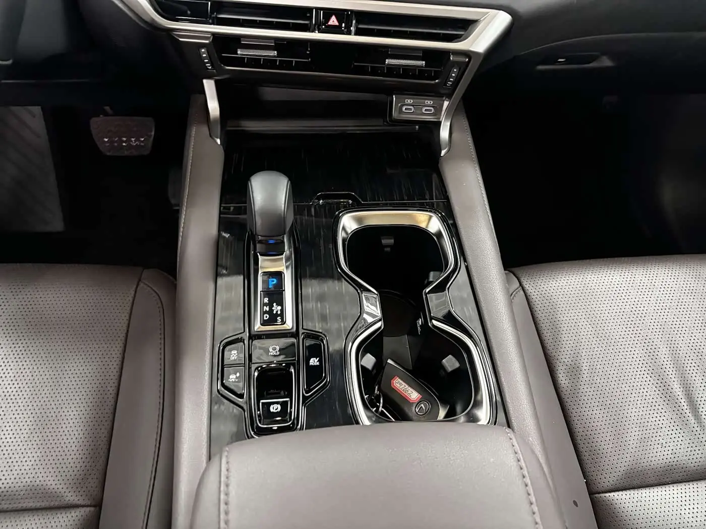 Lexus RX 2023 — Photo 19/20