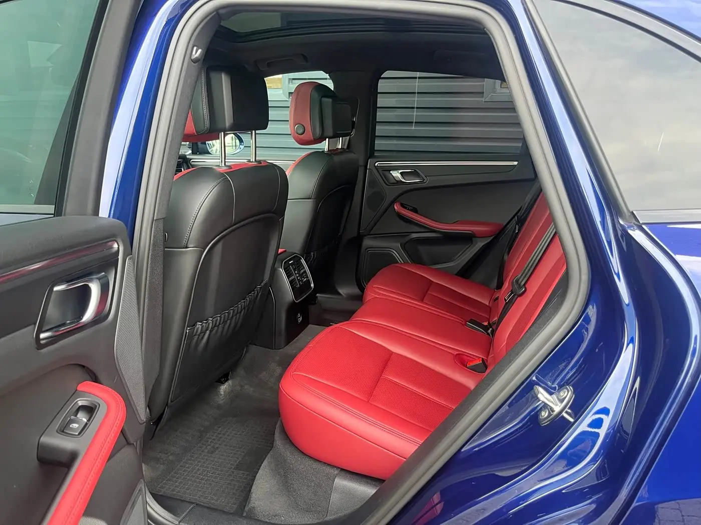 Porsche Macan 2023 — Photo 7/18