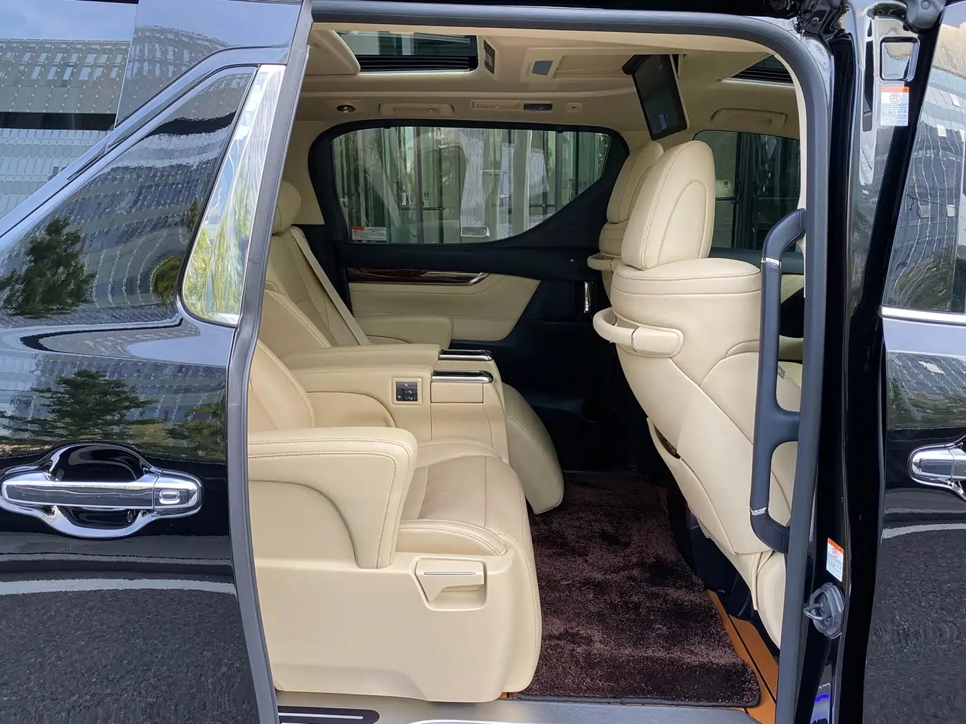 Toyota Alphard 2023 — Photo 20/20
