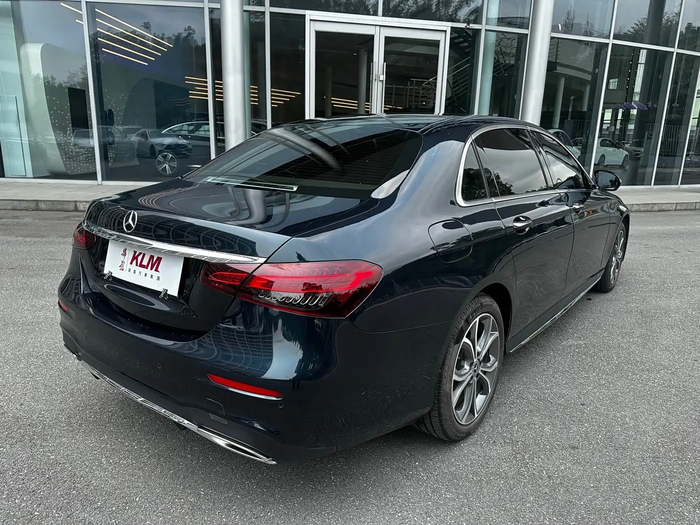 Mercedes-Benz E-Class 2023 — Photo 11/14