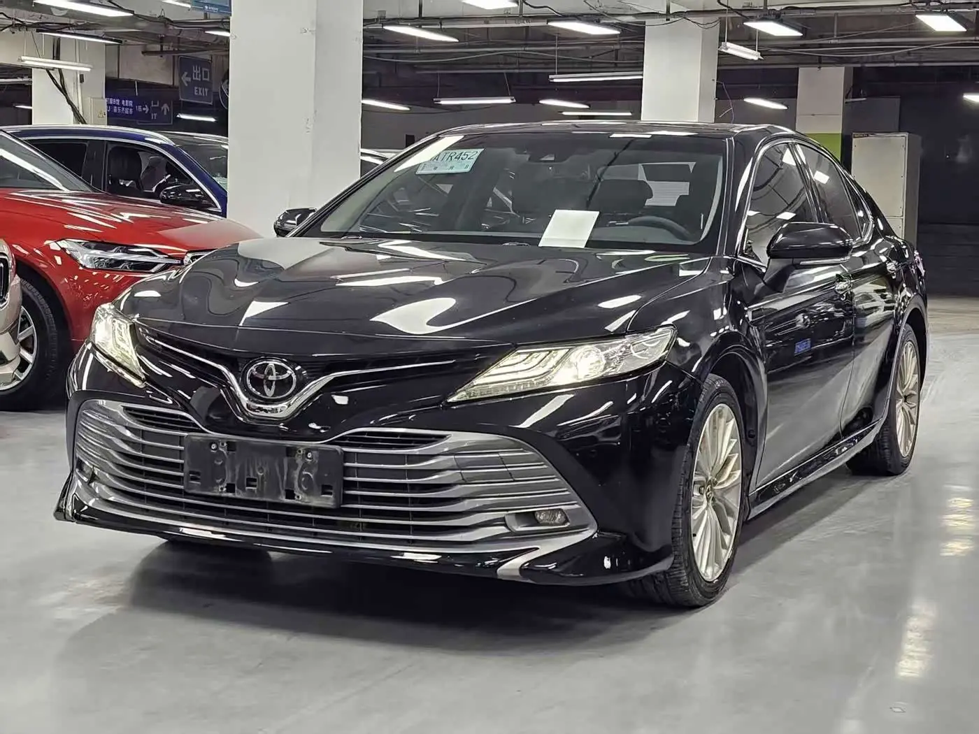 Toyota Camry 2019 — ფოტო 1/18