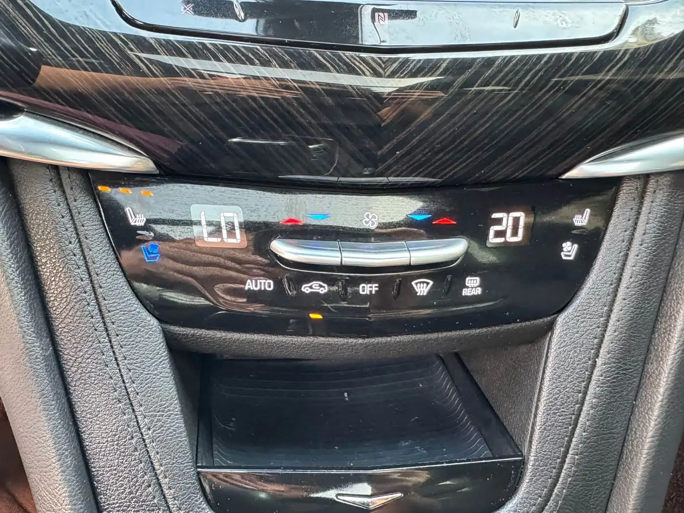 Cadillac XT6 2020 — ფოტო 18/20