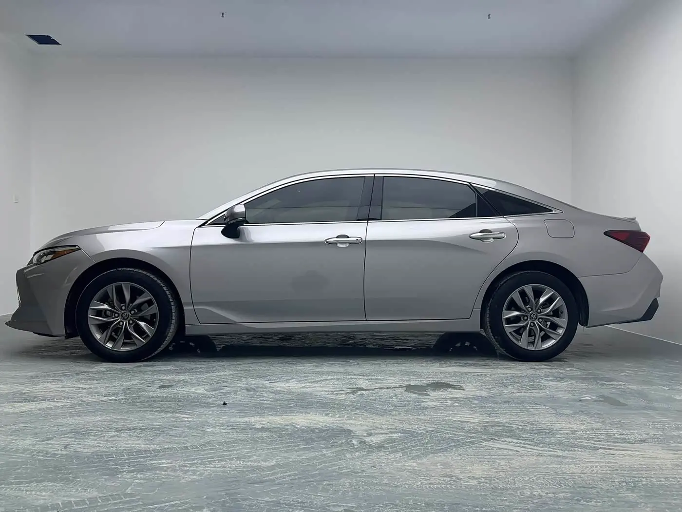 Toyota Avalon 2021 — Photo 7/19