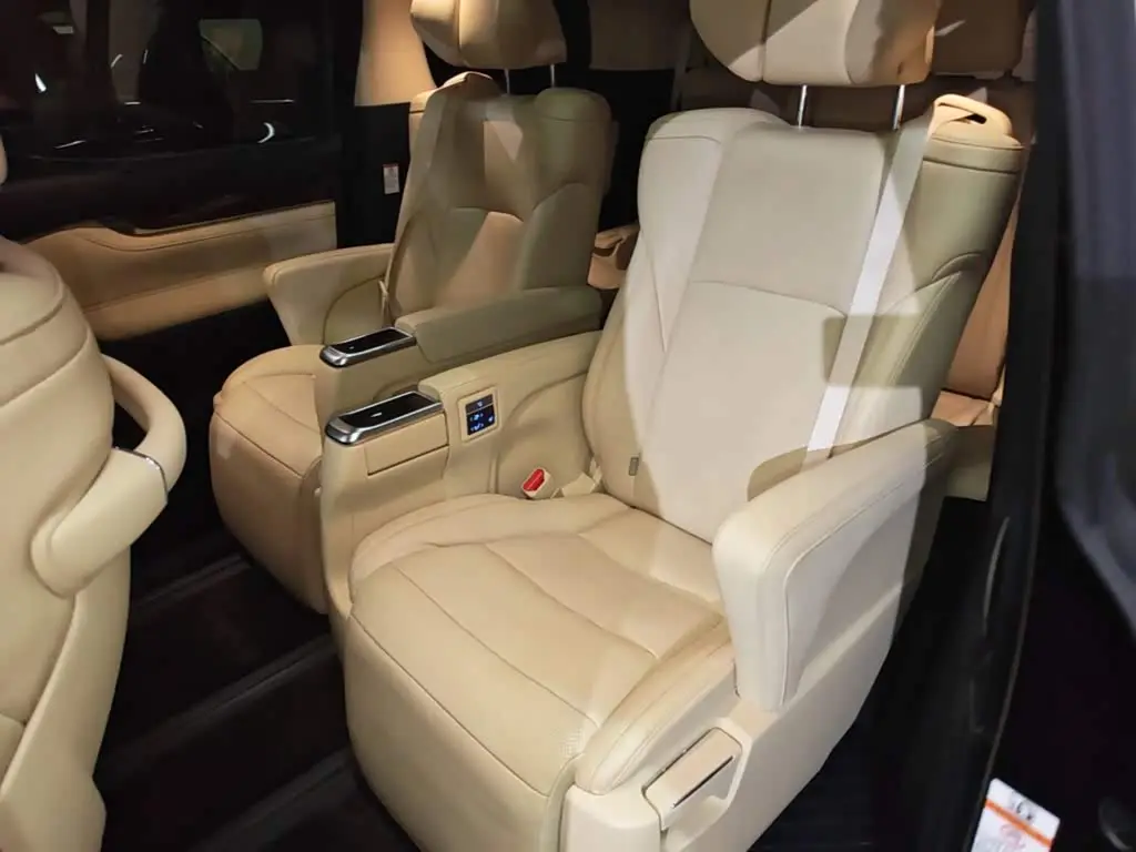 Toyota Alphard 2021 — Photo 17/20