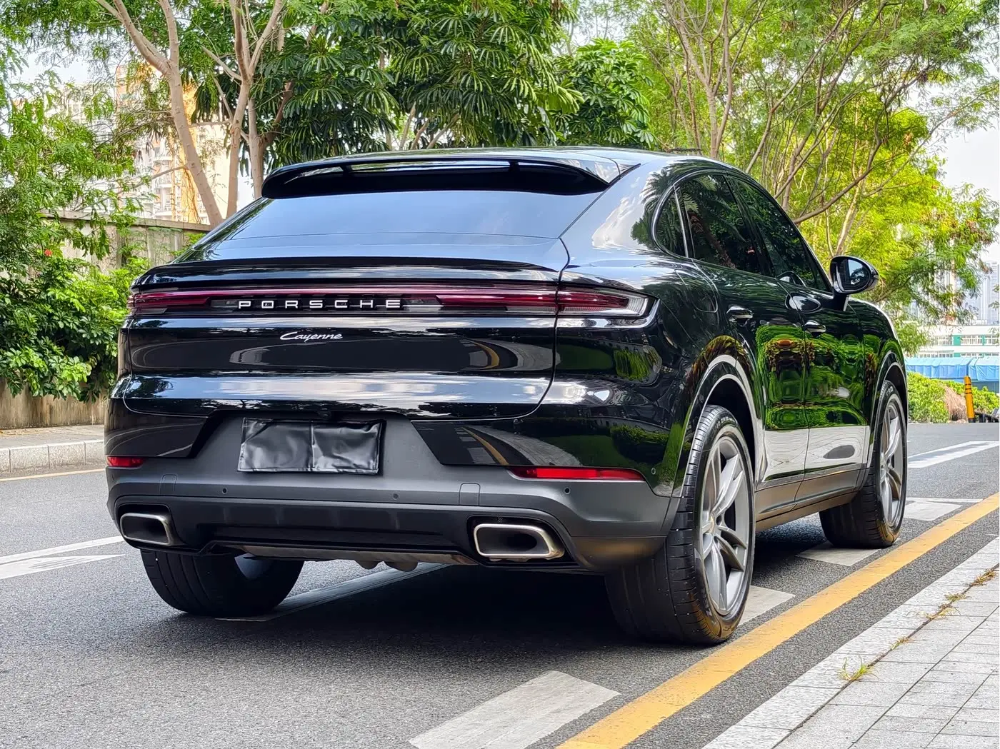 Porsche Cayenne 2023 — Photo 8/20