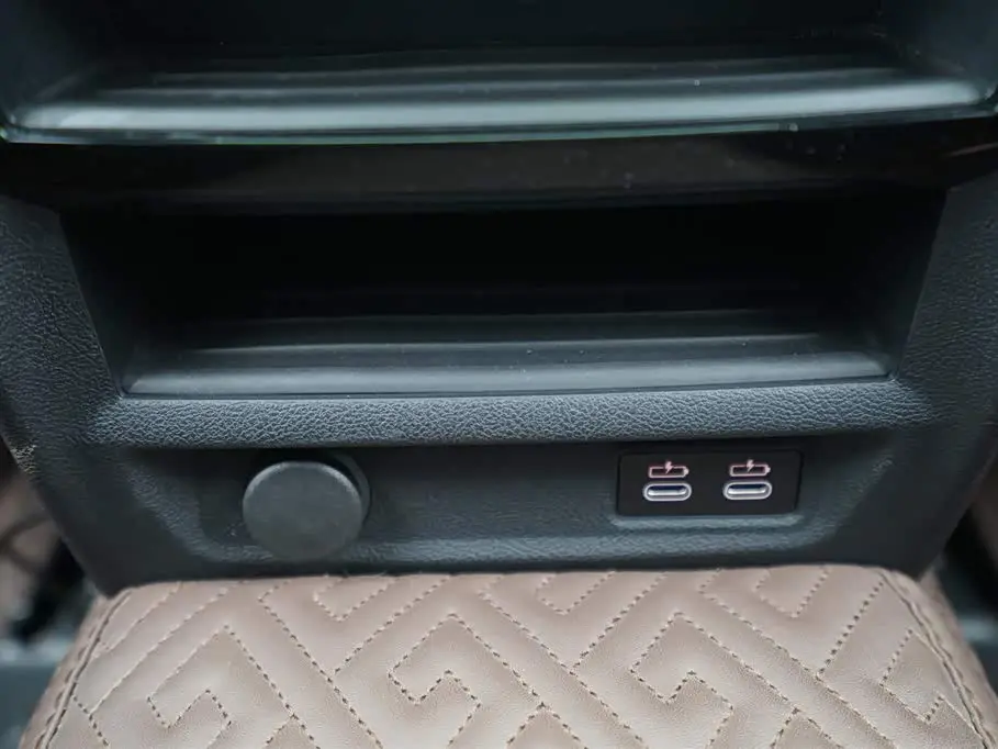 BMW 5 Series 2023 — Фото 18/20