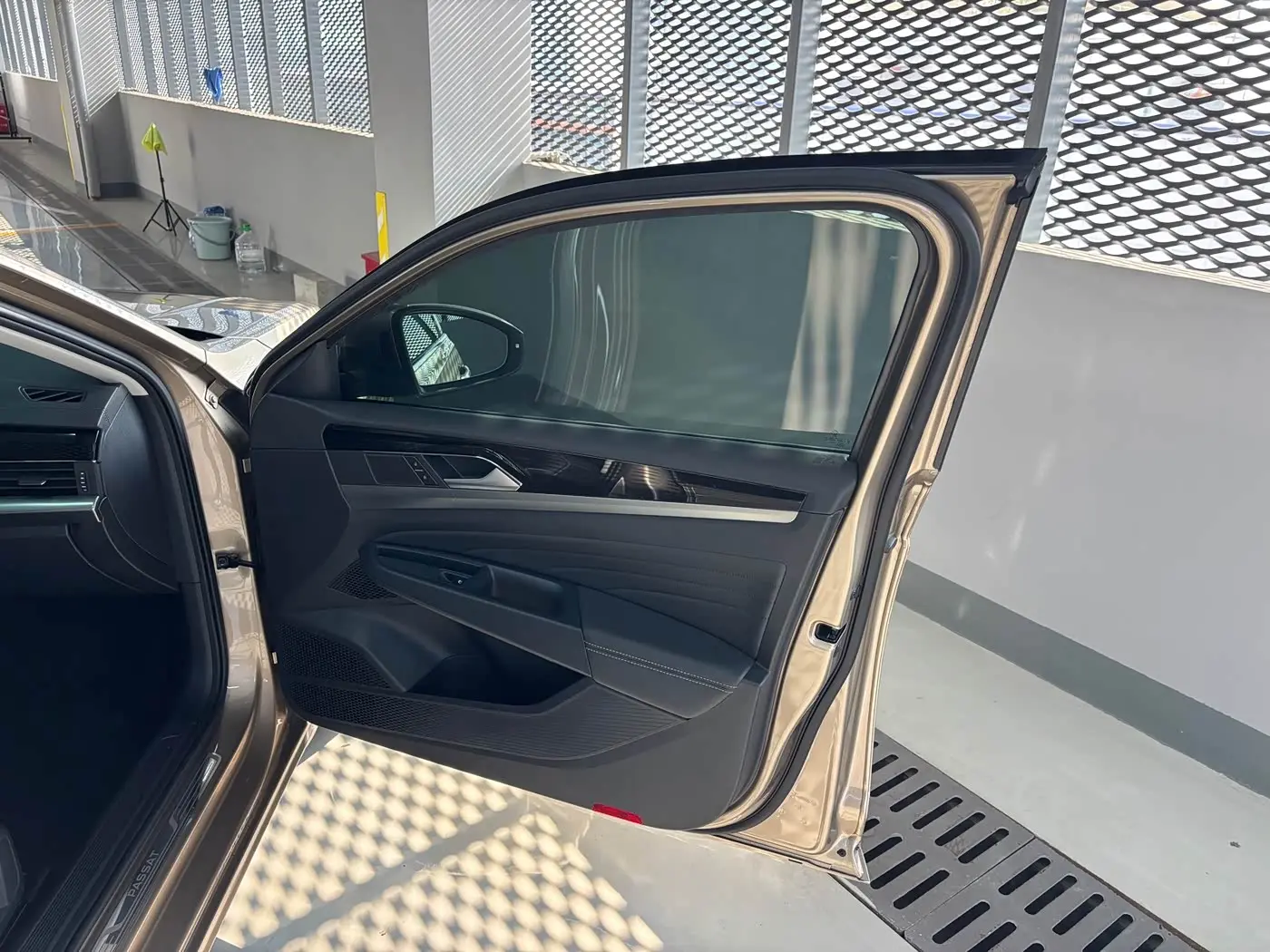 Volkswagen Passat 2022 — Photo 14/16