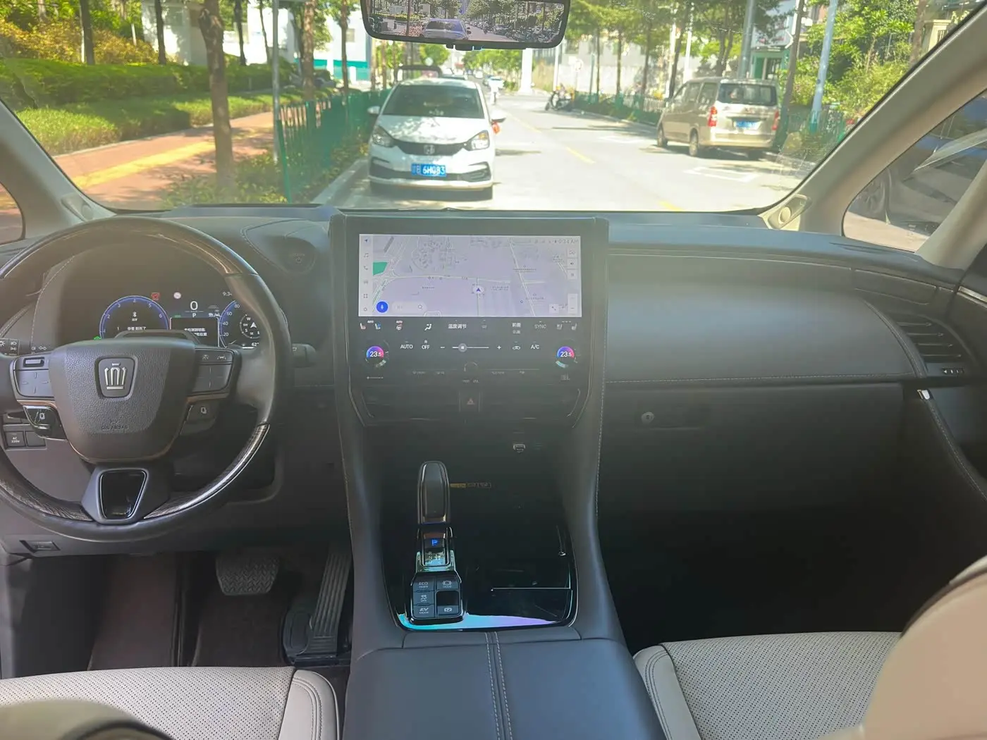 Toyota Vellfire 2023 — Photo 9/19