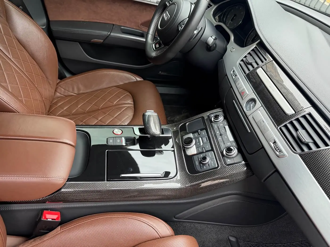 Audi S8 2013 — Photo 11/13