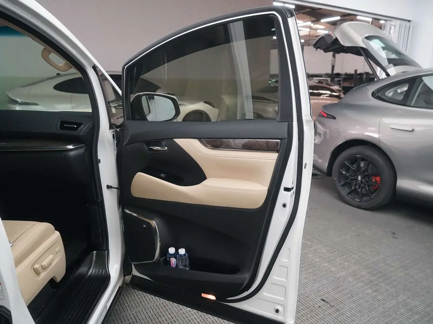 Toyota Vellfire 2021 — Photo 12/16