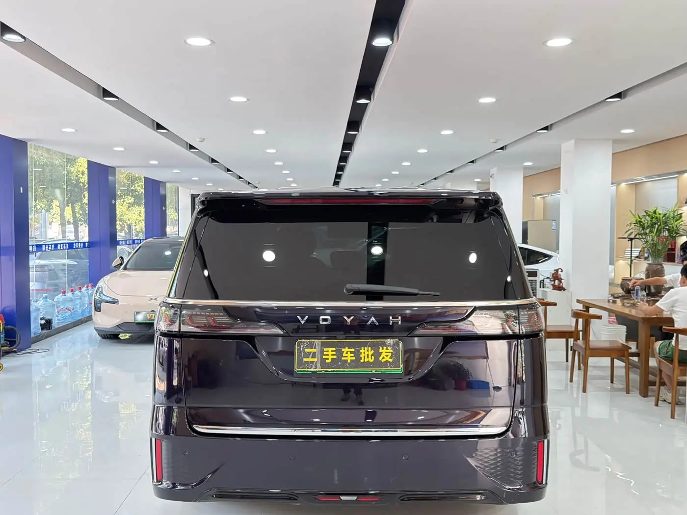Voyah Auto Voyah Dreamer 2023 — Photo 8/16