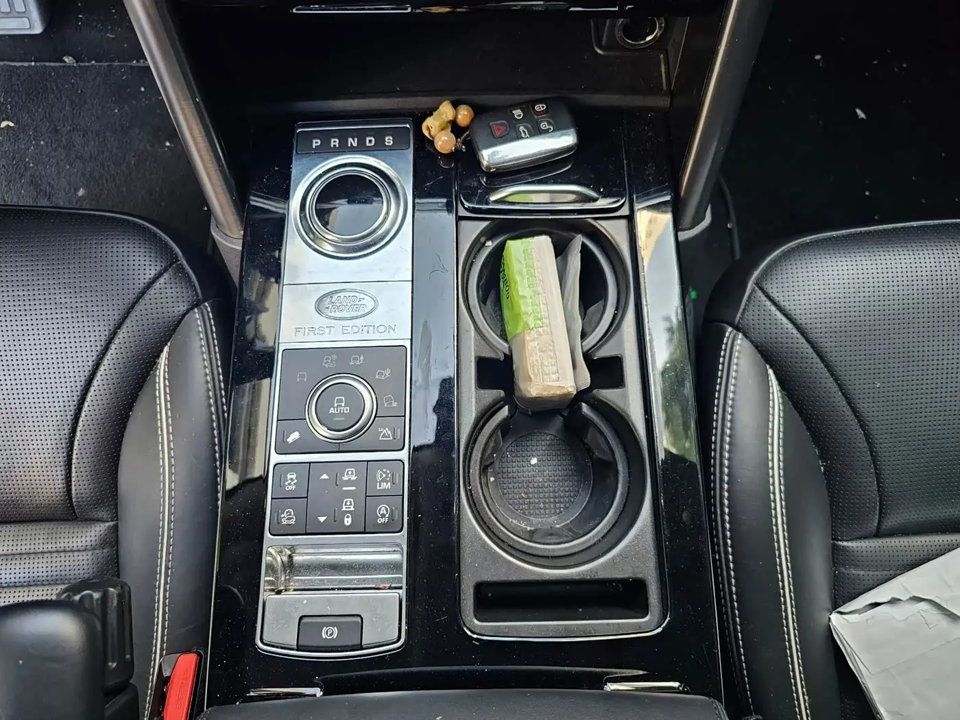 Land Rover Discovery 2017 — Photo 8/9