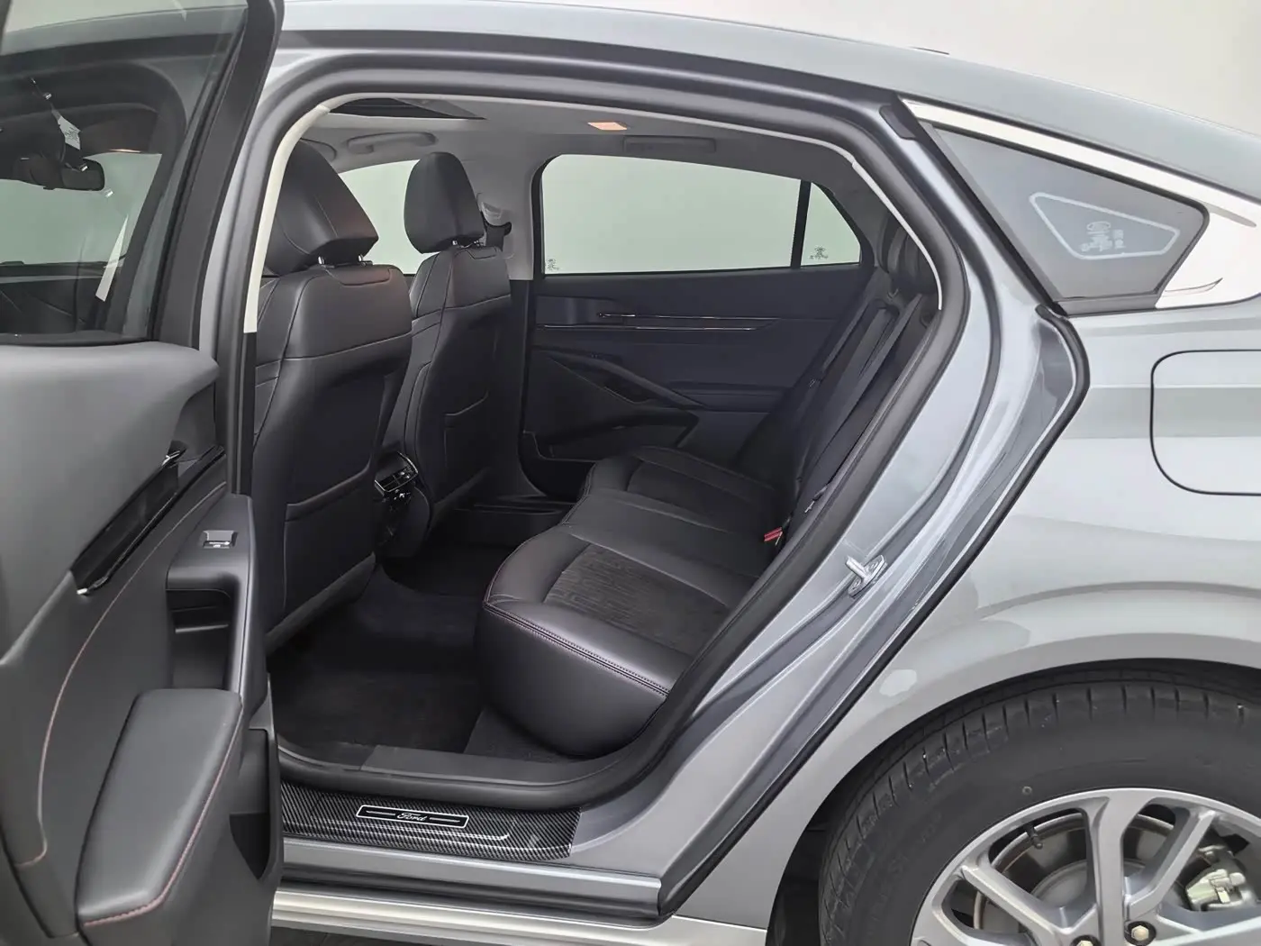 Ford Mondeo 2024 — Photo 15/20