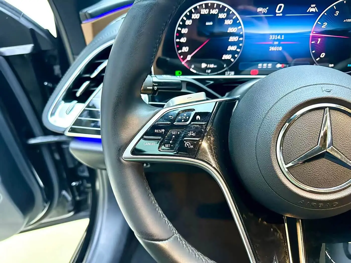 Mercedes-Benz E-Class 2024 — Фото 15/20