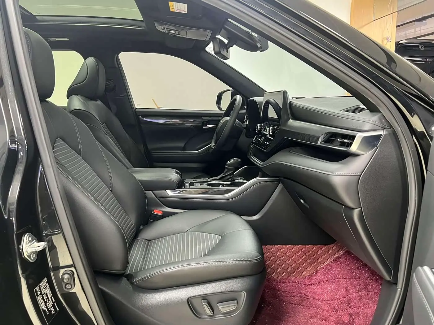 Toyota Crown Kluger 2023 — Photo 9/19