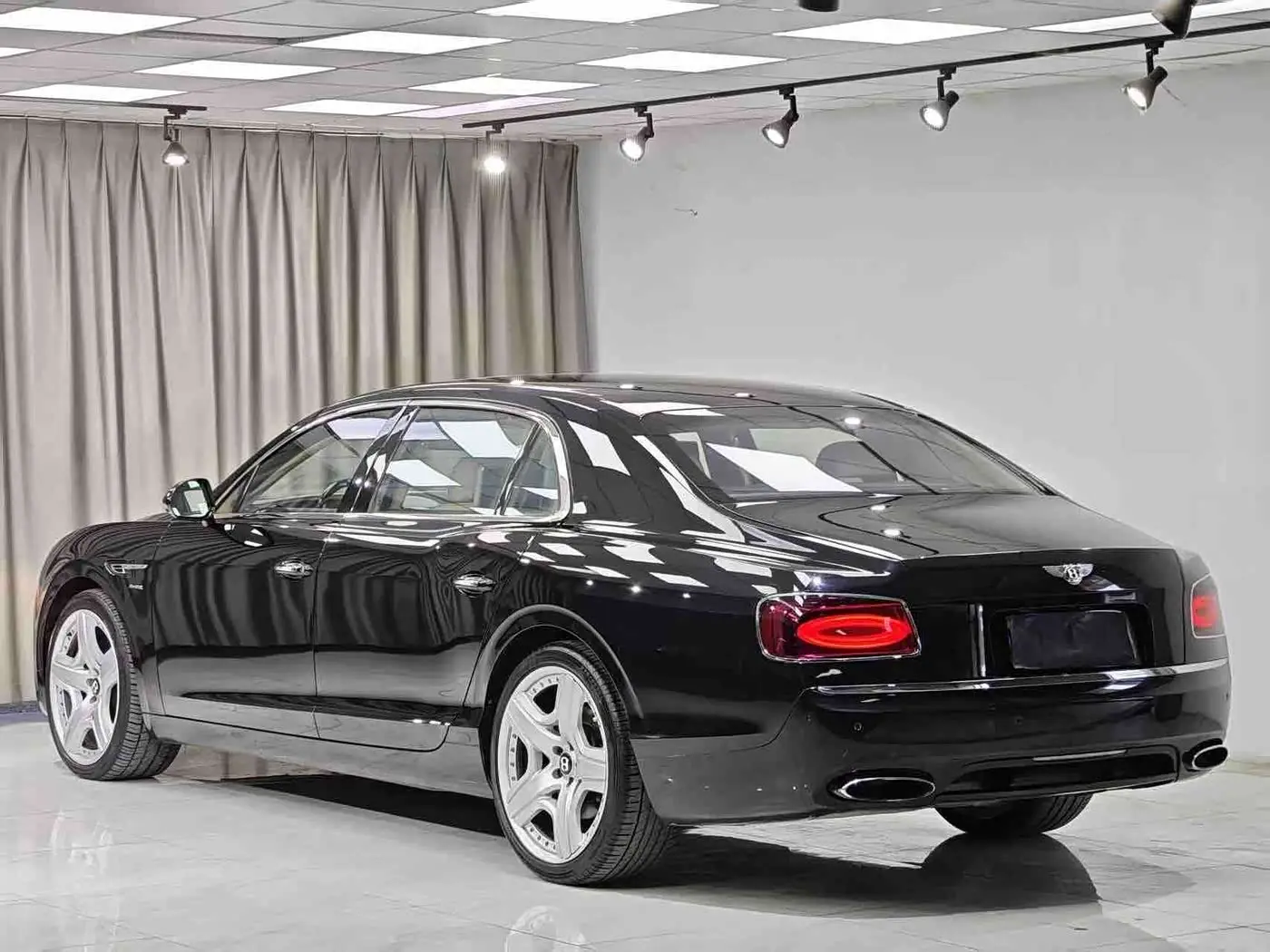 Bentley Flying Spur 2014 — Фото 4/12