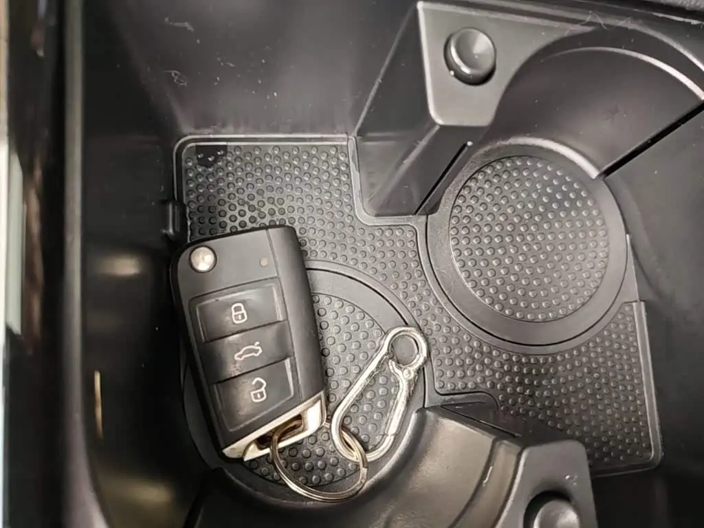 Volkswagen Sagitar 2022 — Photo 9/20