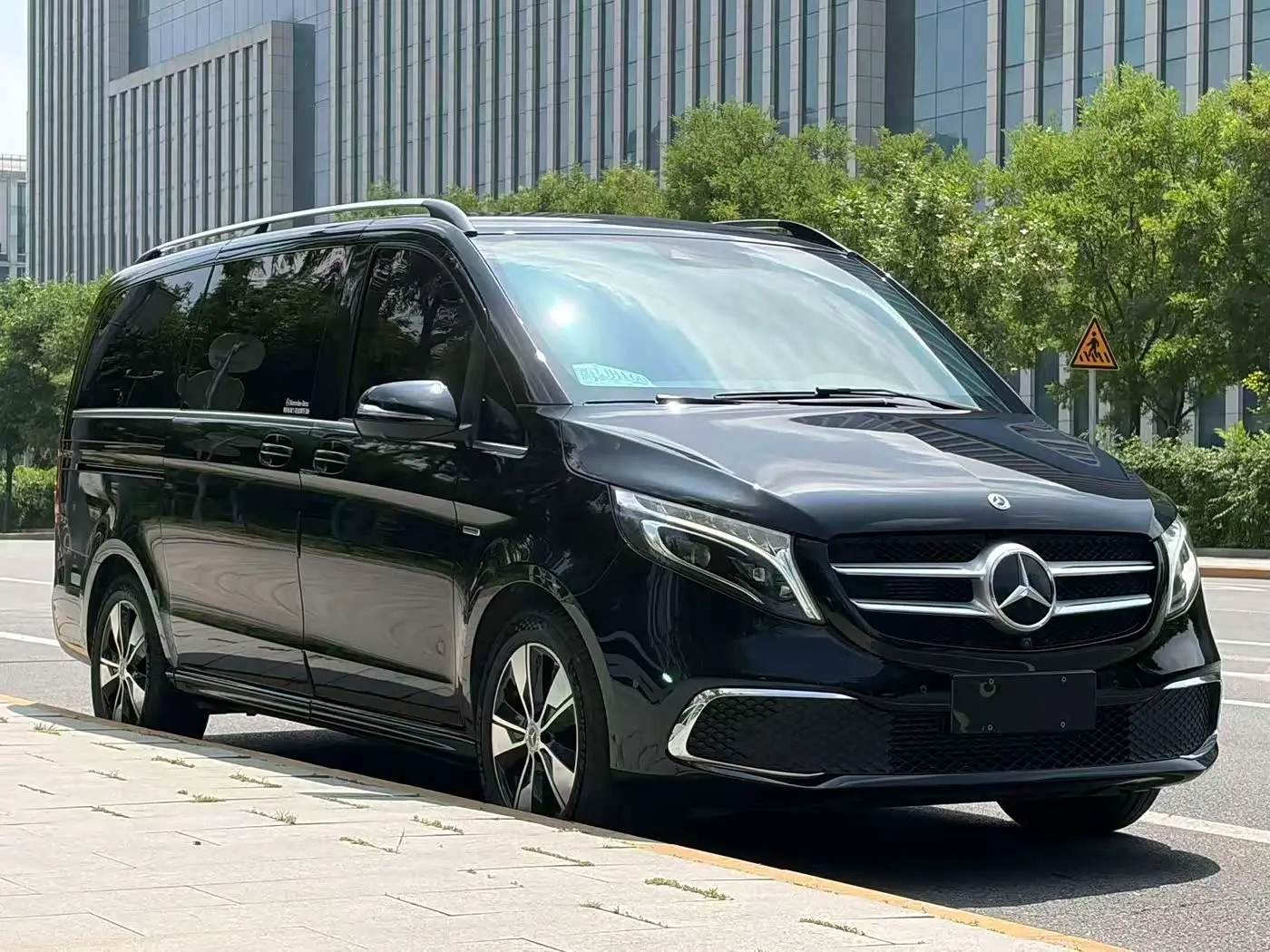 Mercedes-Benz V-Class 2022 — Фото 3/19
