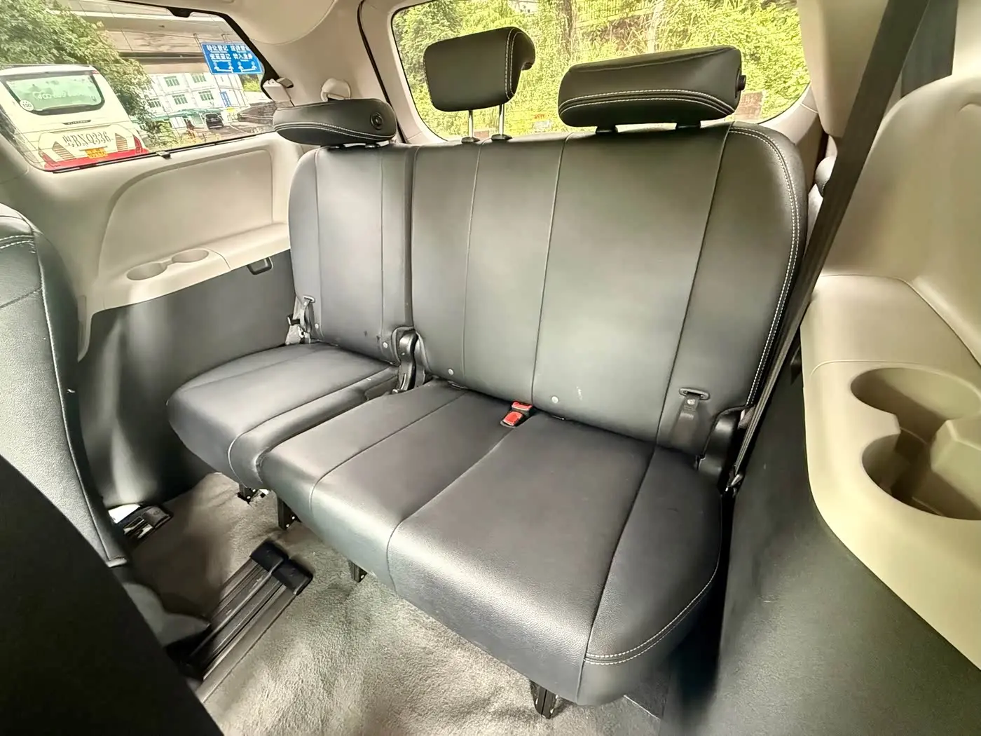 Toyota Sienna 2017 — Photo 10/19