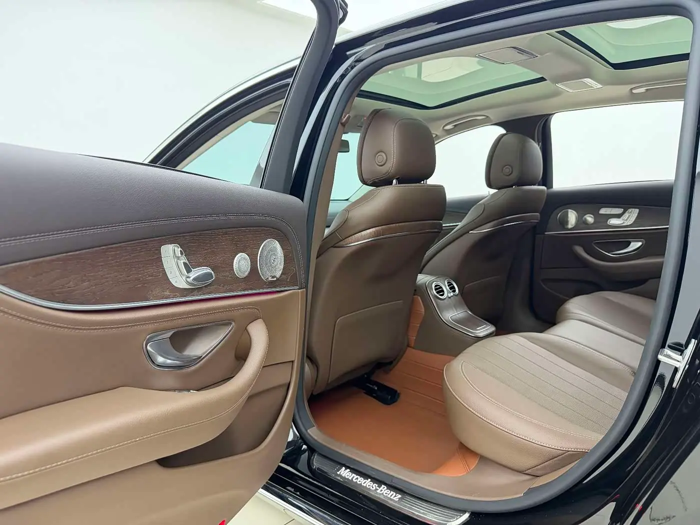 Mercedes-Benz E-Class 2023 — Photo 20/20
