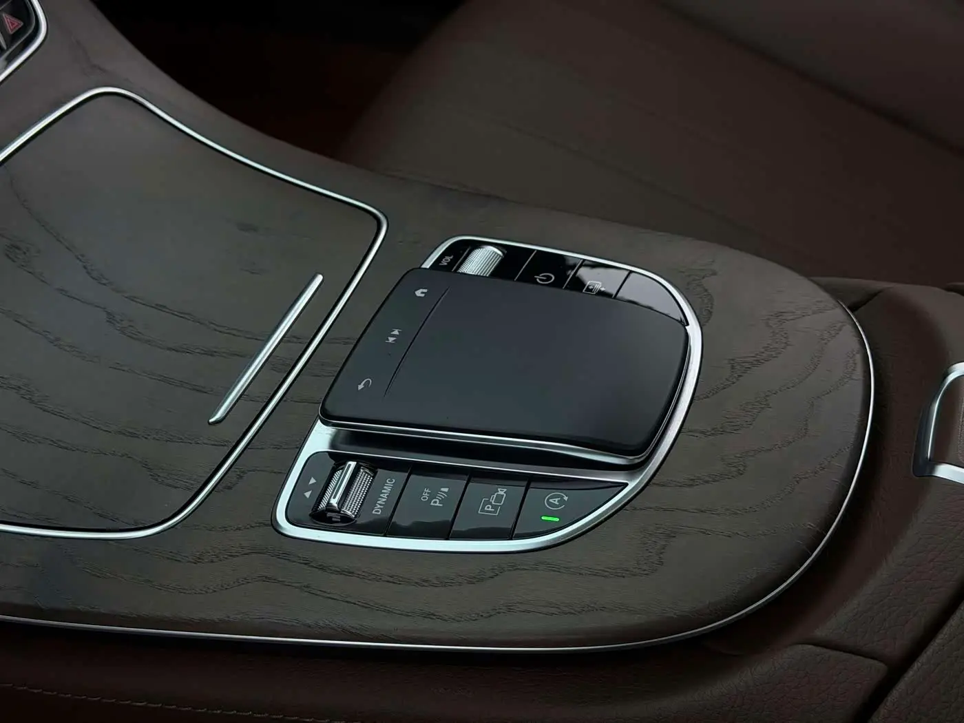 Mercedes-Benz E-Class 2023 — Photo 18/20