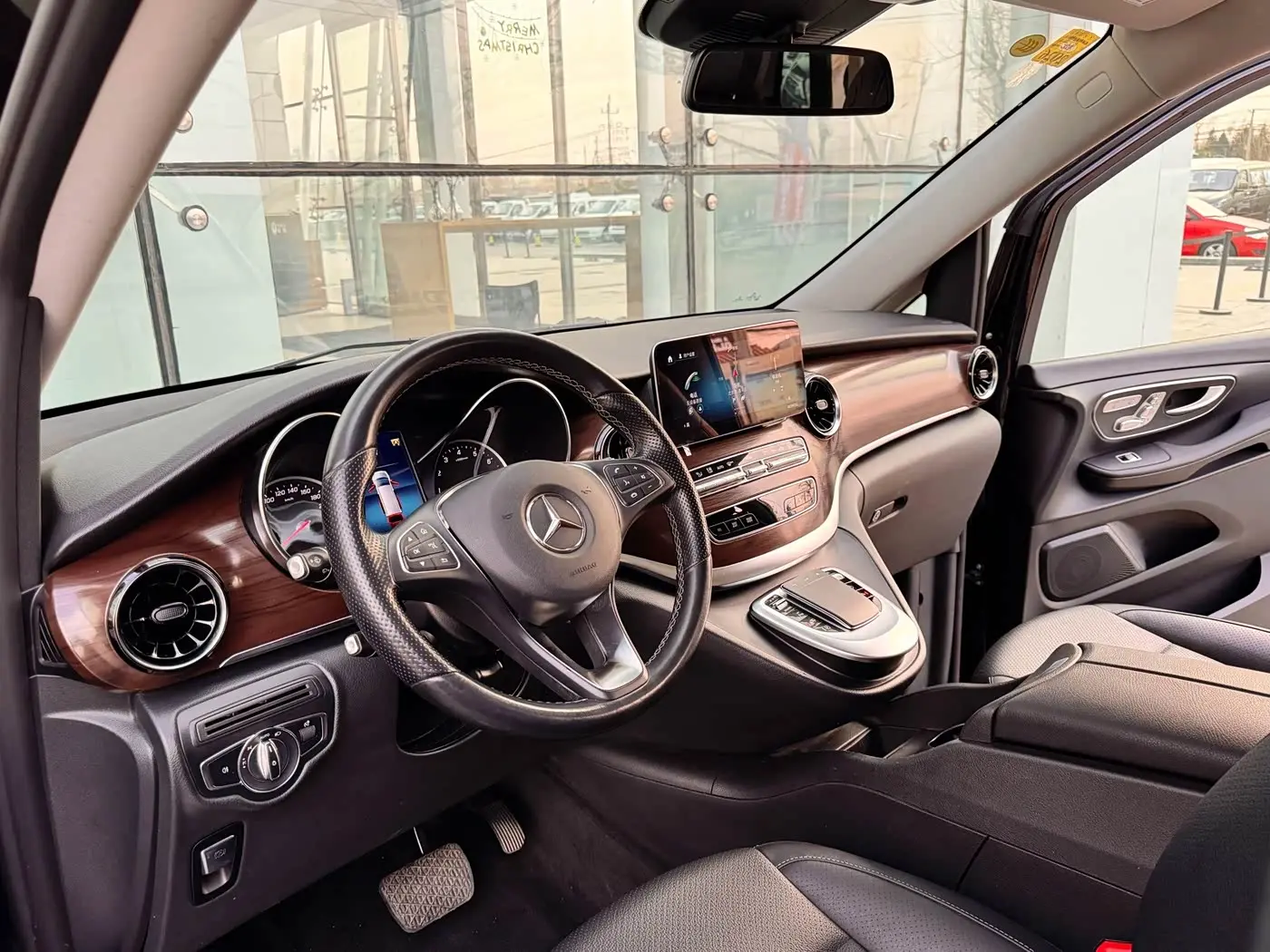 Mercedes-Benz V-Class 2020 — Фото 10/18