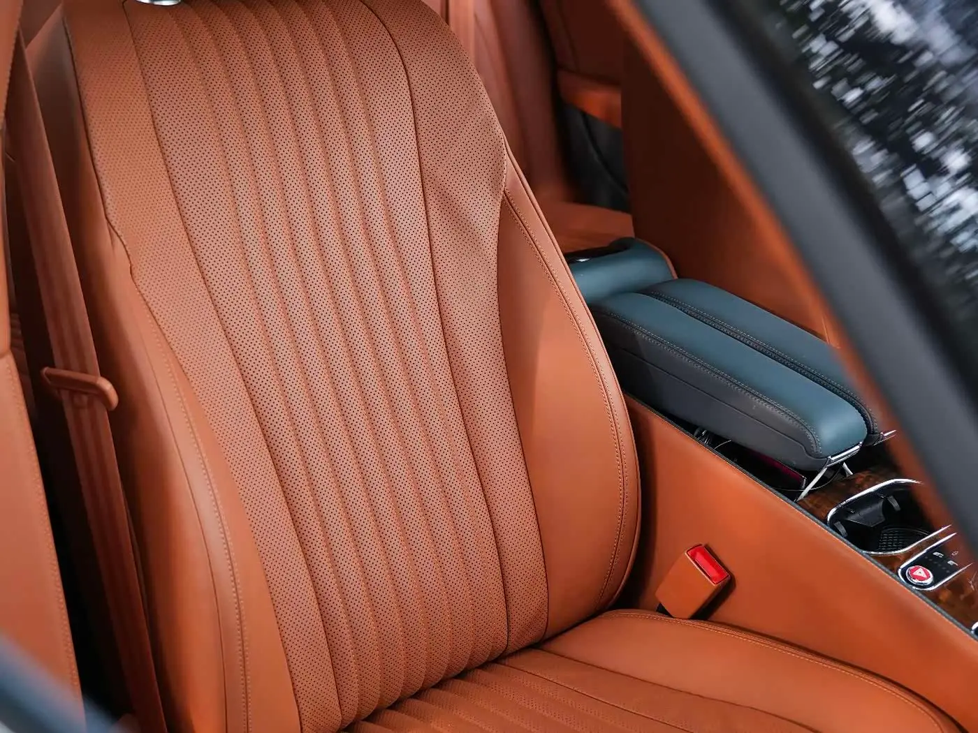 Bentley Flying Spur 2018 — Фото 18/19