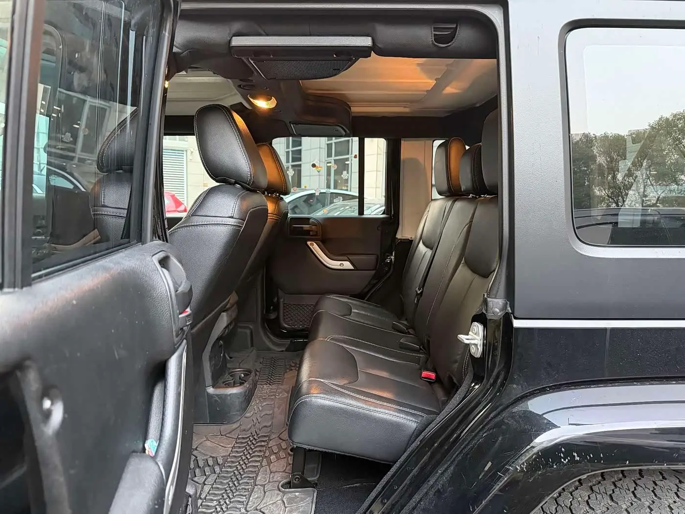 Jeep Wrangler 2017 — Фото 15/16