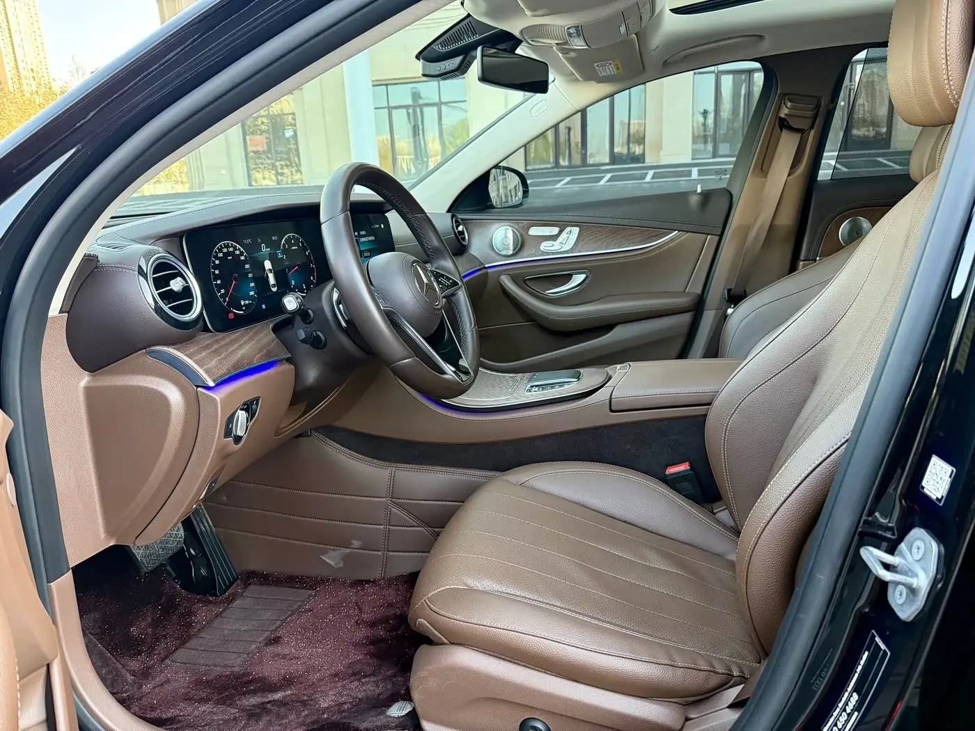 Mercedes-Benz E-Class 2023 — Photo 7/16