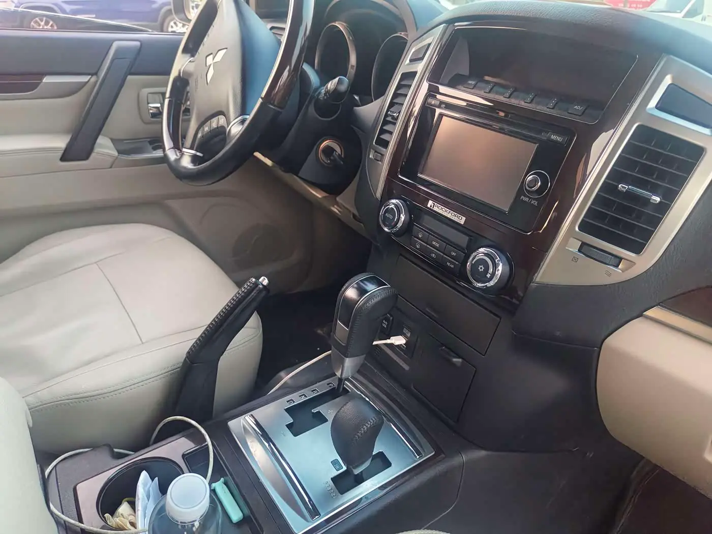 Mitsubishi Pajero 2020 — Photo 7/20