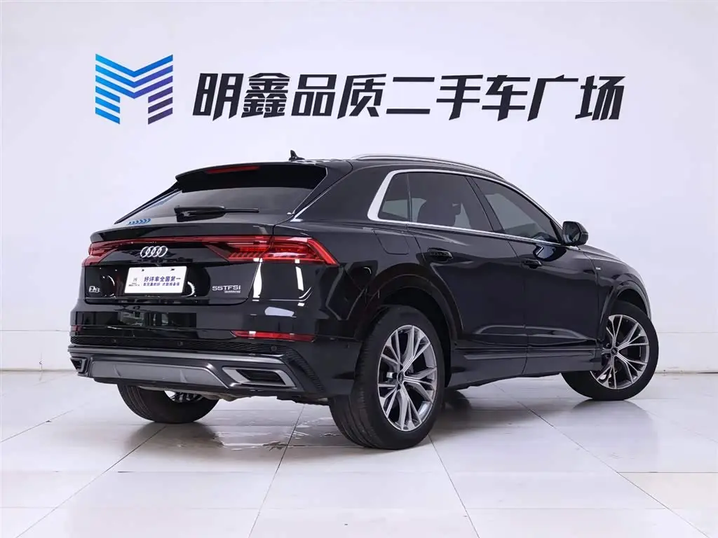 Audi Q8 2023 — Фото 7/20
