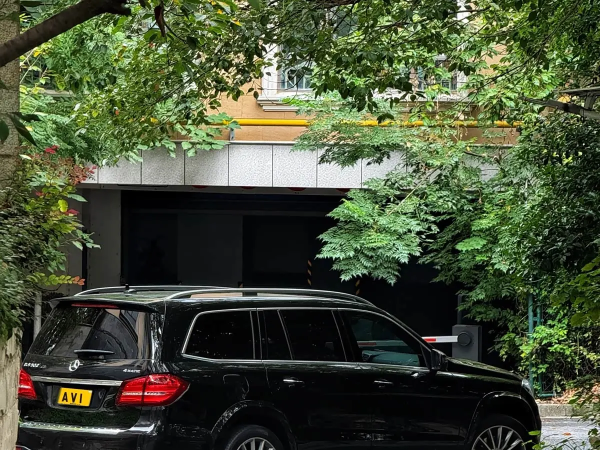 Mercedes-Benz GLS 2016 — Photo 8/16