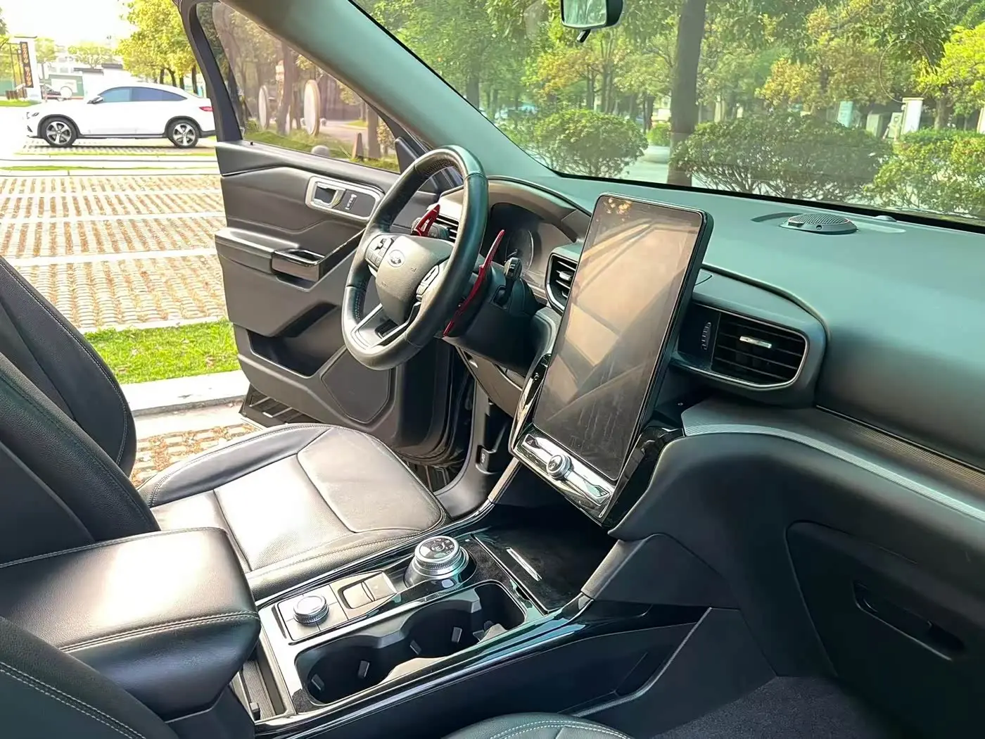 Ford Explorer 2021 — Фото 15/19