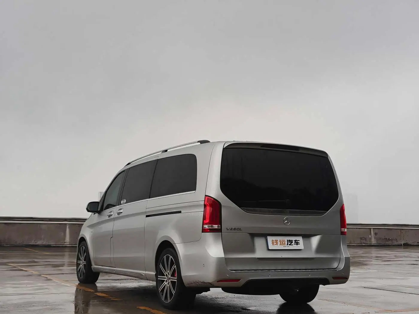 Mercedes-Benz V-Class 2023 — Photo 8/20