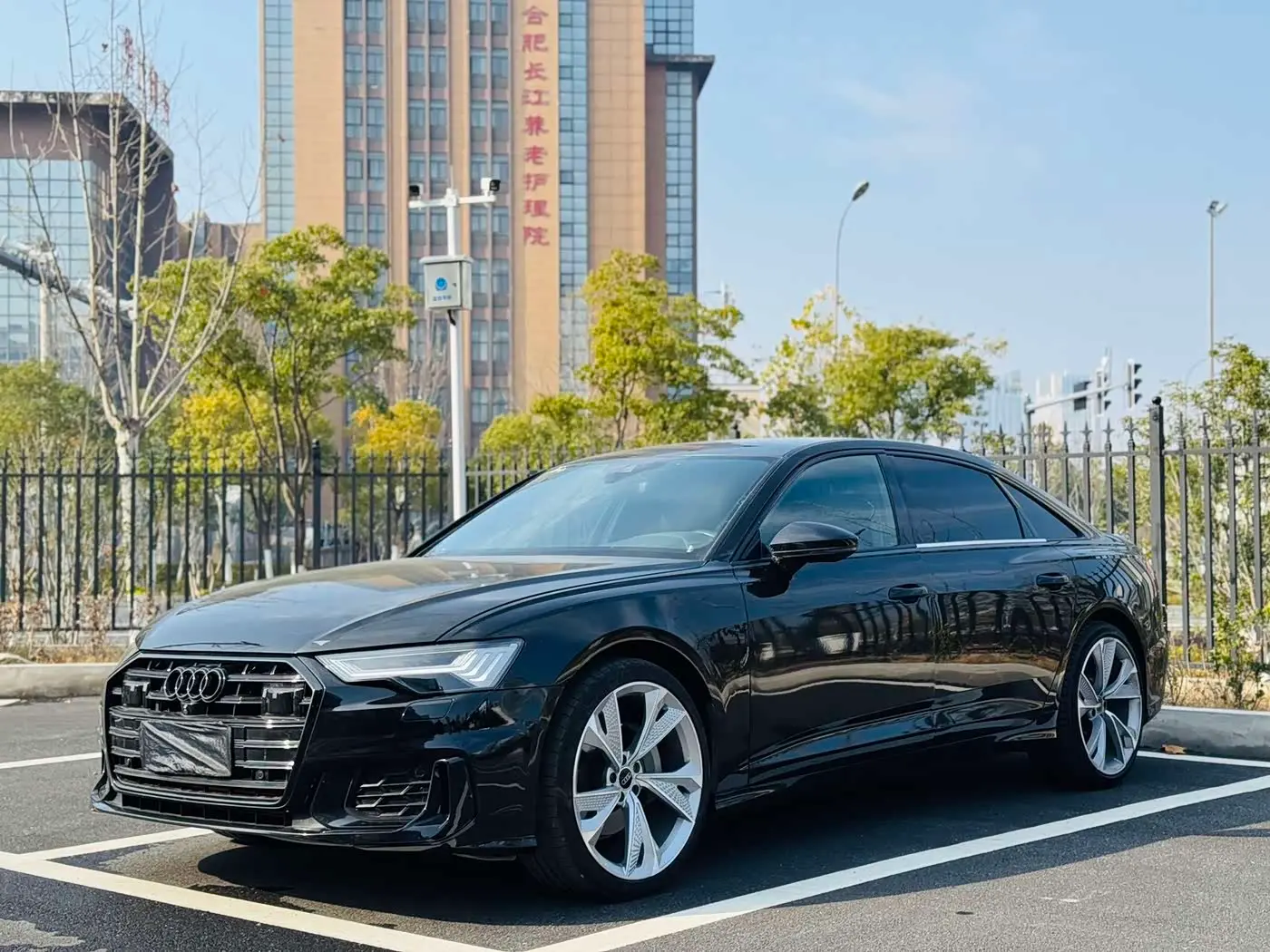 Audi A6L 2023 — Фото 1/9